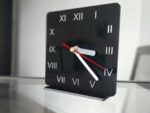 Zegar elegancki czarny stołowy kwadratowy ZM2 12cm - obrazek 4
