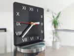 Zegar elegancki czarny stołowy kwadratowy ZM2 12cm - obrazek 5